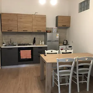 Appartamento La Casa Nell'antico Cortile, Aeroporto di Catania Fontana Rossa